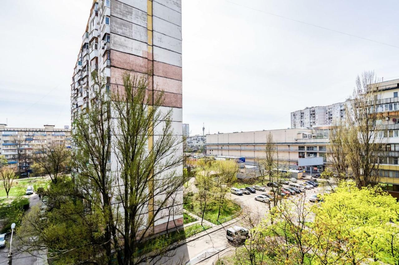 Artal Apartment On Obolonsky Avenue 16A Kiev Esterno foto