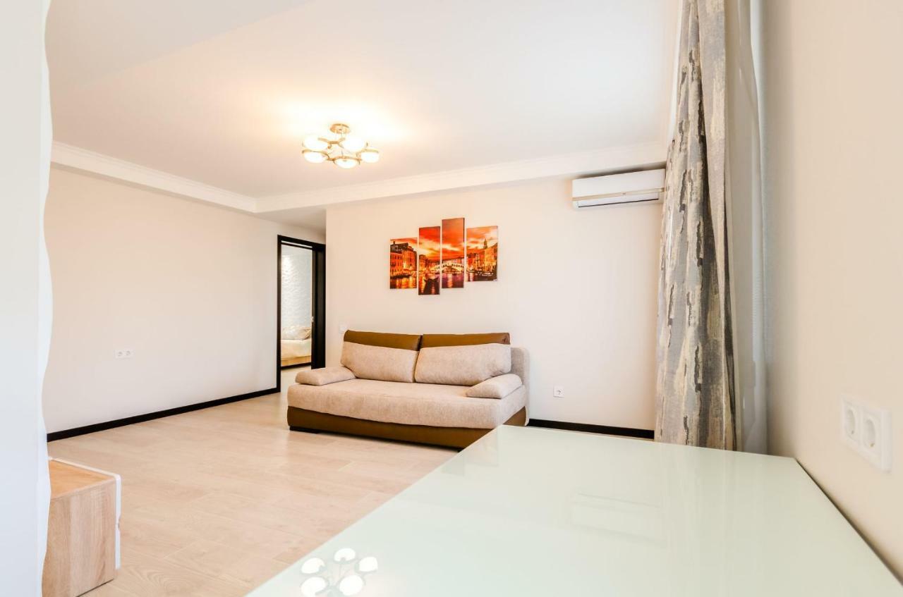 Artal Apartment On Obolonsky Avenue 16A Kiev Esterno foto